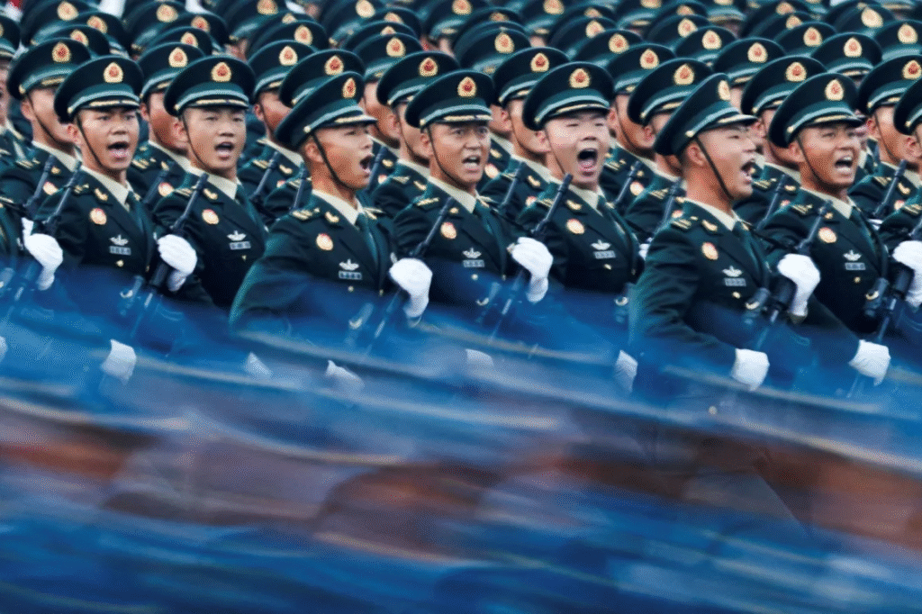 Los grandes desfiles militares chinos son como enormes coreografías que muestran no solo el poder militar sino también la disciplina férrea del pueblo chino.
Fuente: CNN español