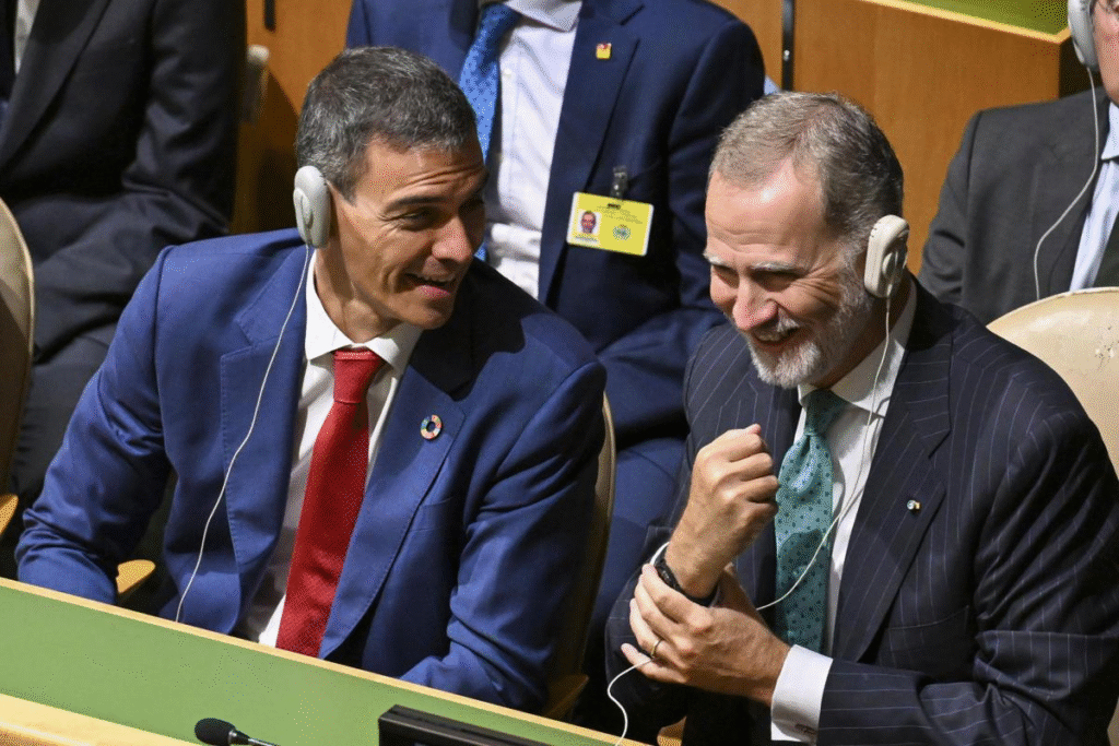 El presidente del Gobierno español, Pedro Sánchez, y el rey, Felipe VI, durante la sesión de apertura del Debate General del 80º período de sesiones de la Asamblea General de Naciones Unidas
Fuente: huffingtonpost.es