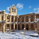 El monasterio de Santa María de Rioseco tiene más de 800 años y poco a poco vuelve a la vida gracias a cientos de voluntarios que lo restauran desde 2010