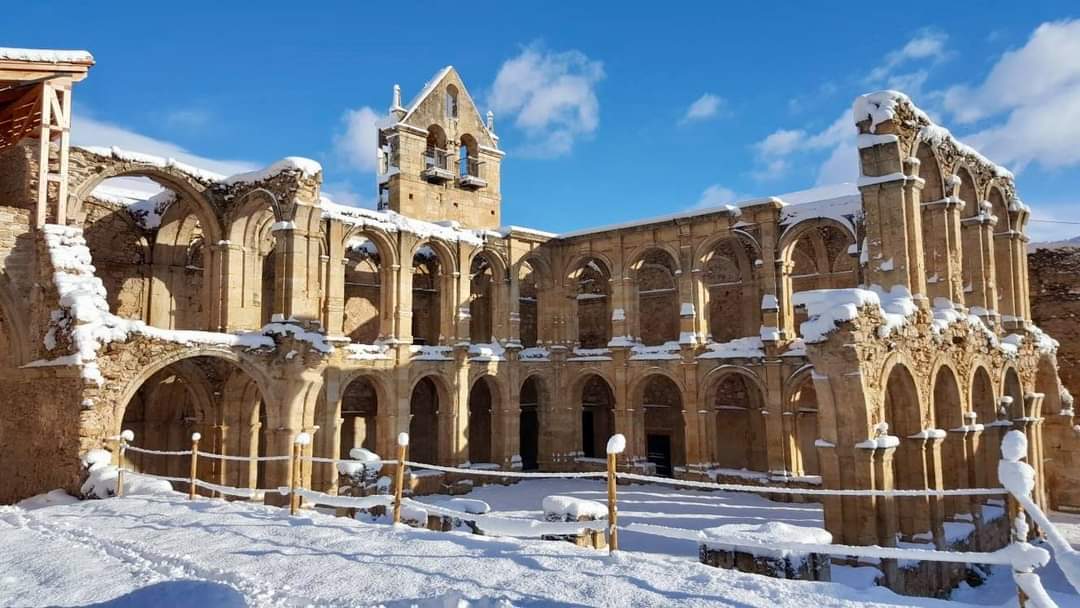 El monasterio de Santa María de Rioseco tiene más de 800 años y poco a poco vuelve a la vida gracias a cientos de voluntarios que lo restauran desde 2010